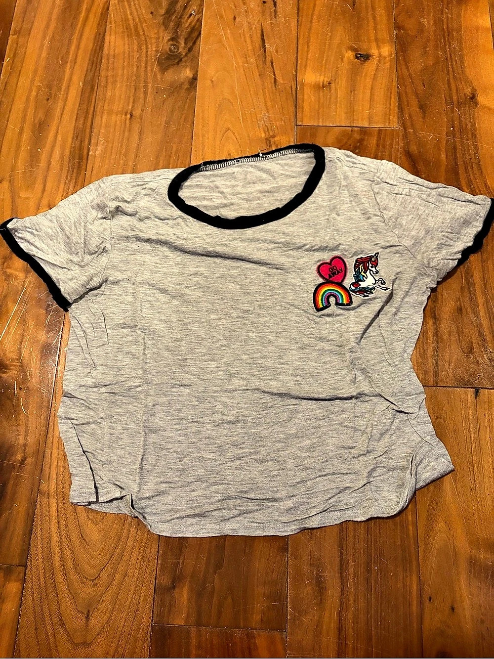 Graphic Short Sleeve Crop Tee in Gray